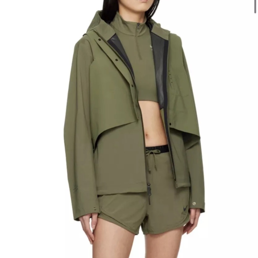 Nike Running Division Wind/Rain Jacket - Picture 1 of 14